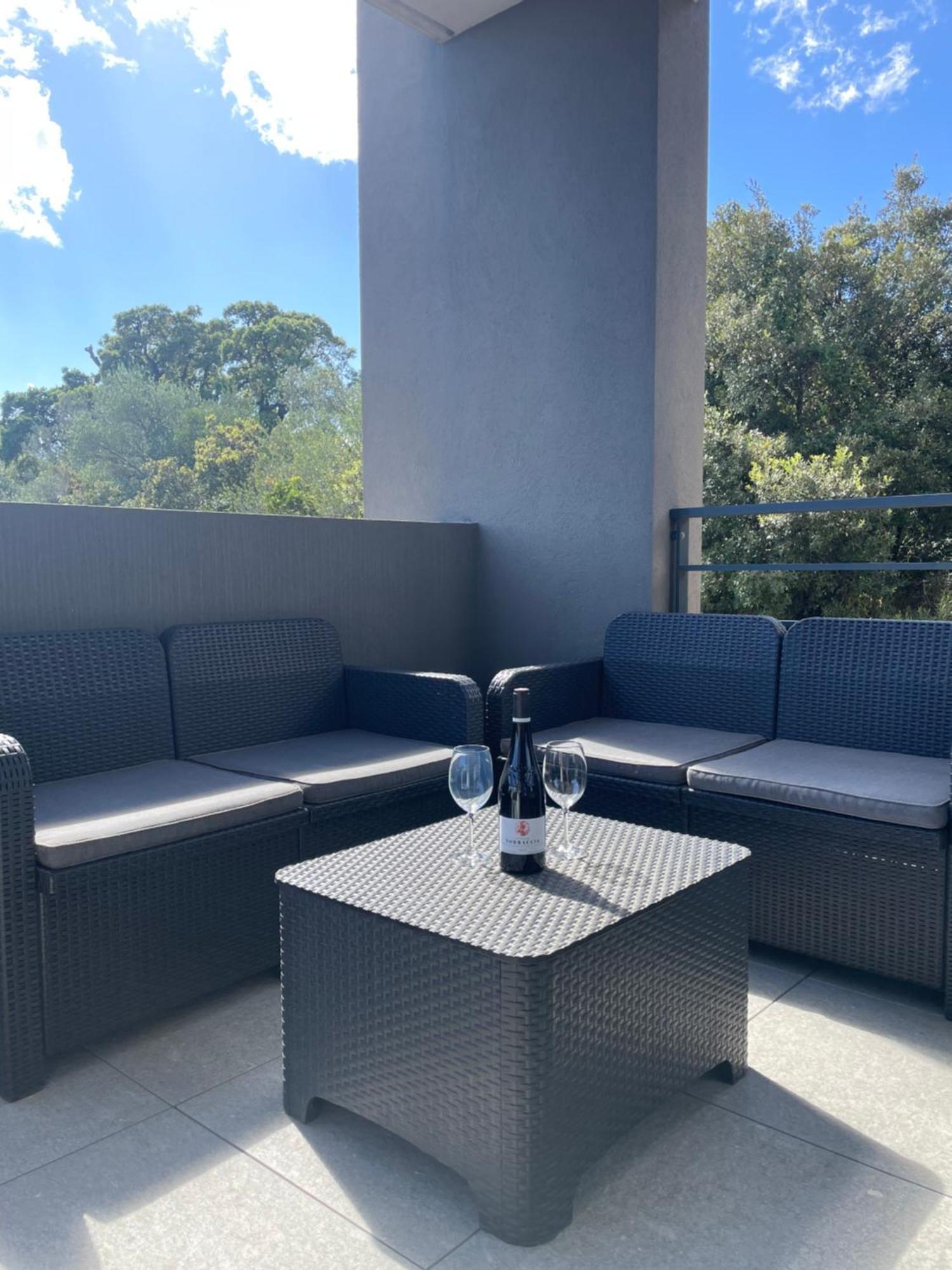 Bel Appartement Spacieux A Porto-Vecchio, 10Min A Pieds Du Centre Ville Exterior photo